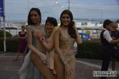 在泰国的女性男性女性与当地一名中国