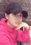 江宏杰富源喜欢教女儿走在雪地里，我