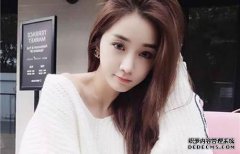 颤音的美丽击中了楚寅的脸，与上帝混